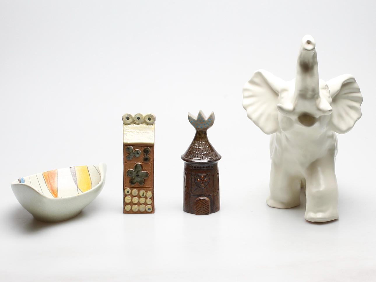 KERAMIKFÖREMÅL, 4 delar, bl.a. Gustavsberg och Upsala Ekeby.