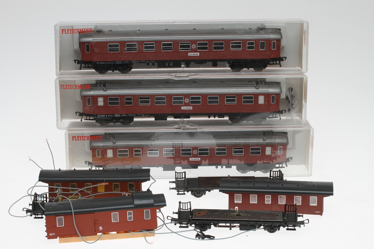 MODELLTÅG FLEISCHMANN 3 personvagnar 5155 i originalkartong. 3 Liliputvagnar som reservdelar tillkommer.