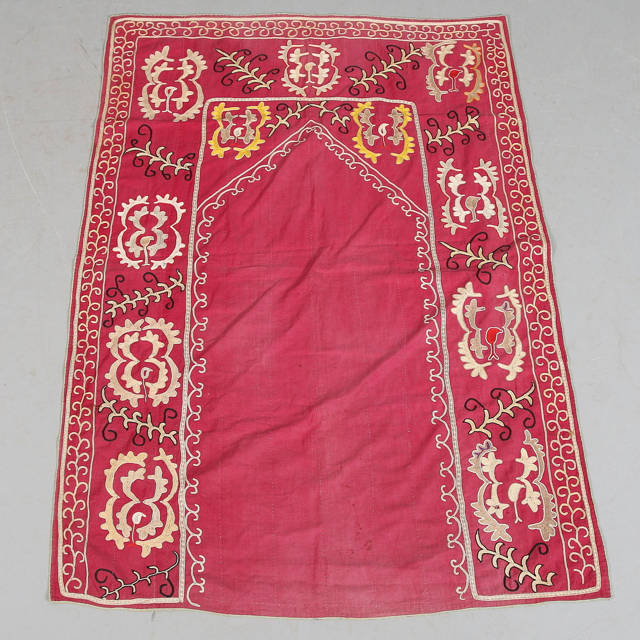 SIDENBRODERI, Uzbekistan. Antik. 138 x 94 cm.