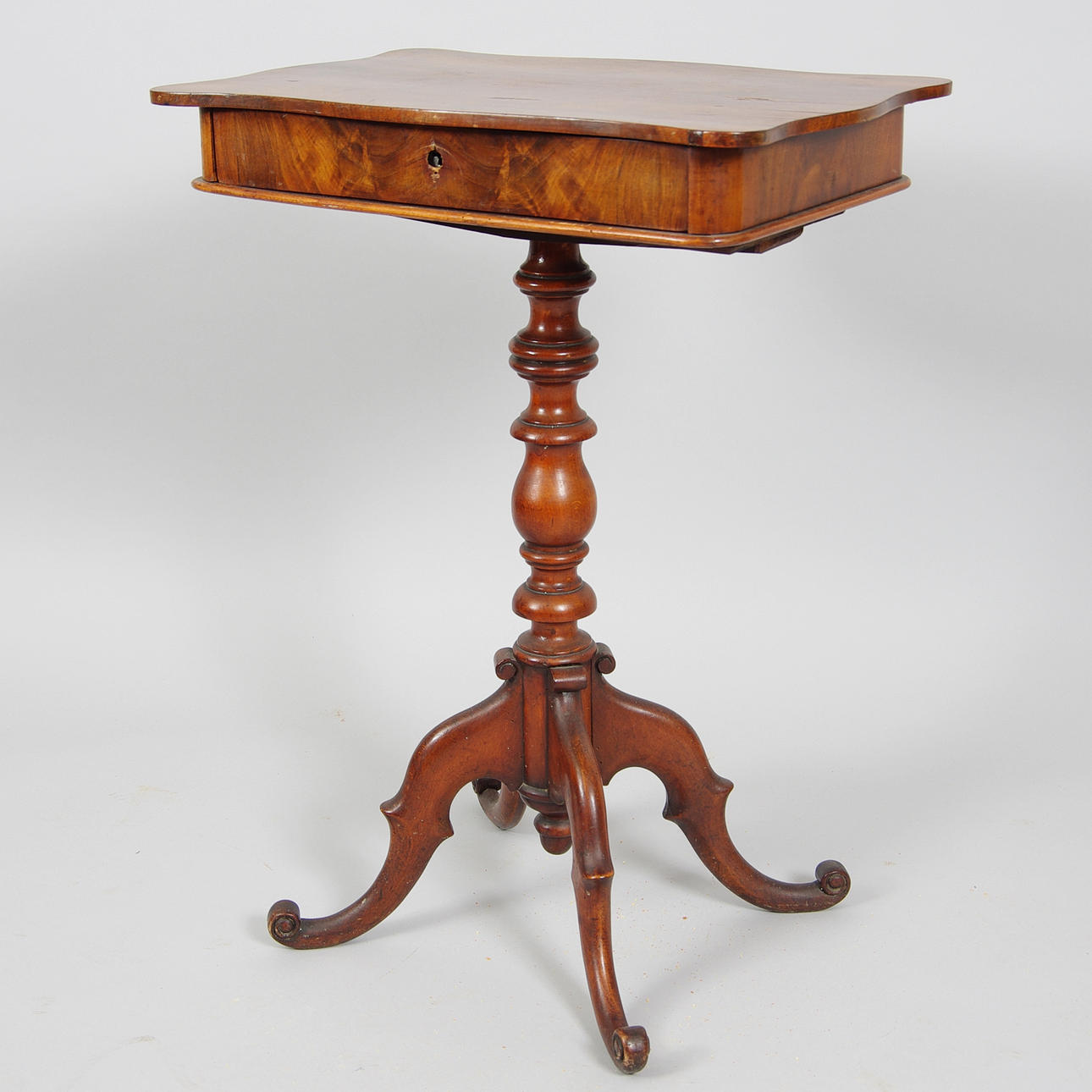 LAMPBORD med låda, mahogny, nyrokoko.