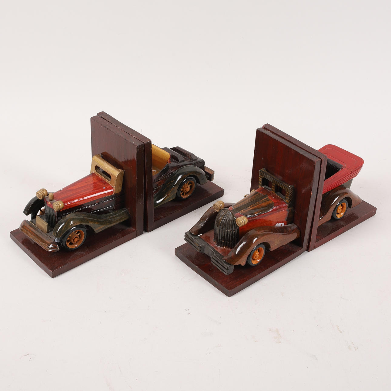 2 par bogstøtter, træ, klassiske biler, 20. århundrede.