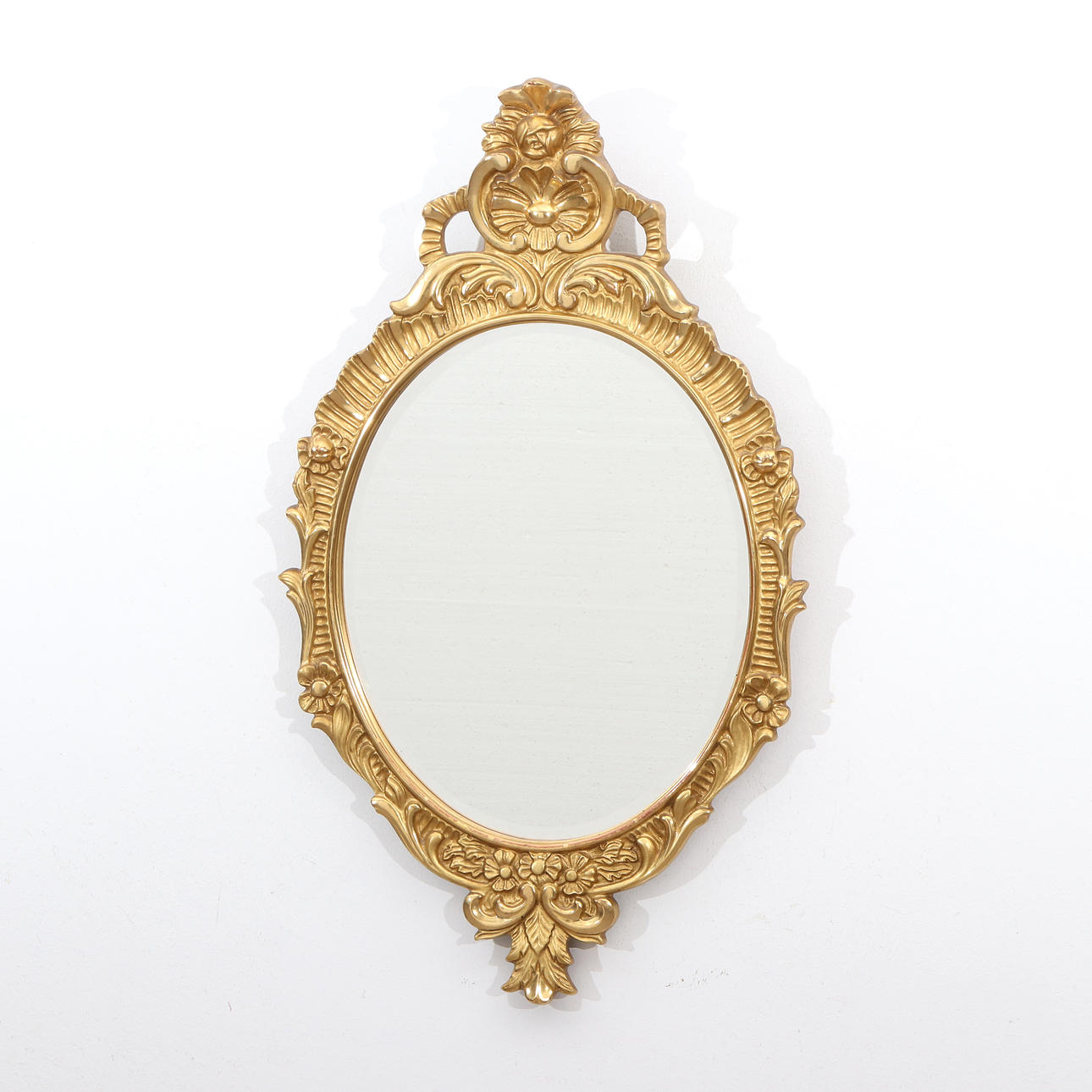 MIRROR. Gilded and bronzed. Rococo style, 20th century.