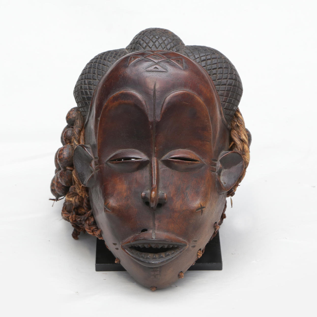 DANCE MASK, Africa, on pose.