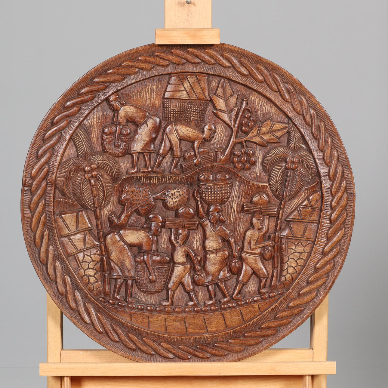 ESCULTURA MURAL, bajorrelieve, madera.