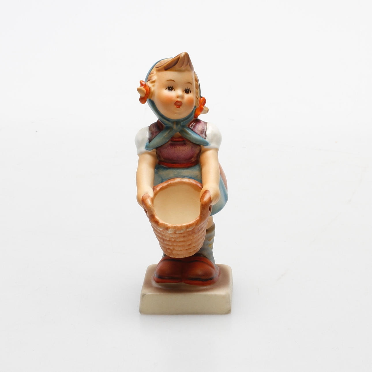FIGURIN, "Flicka med korg", Tyskland, M J Hummel, Goebel.