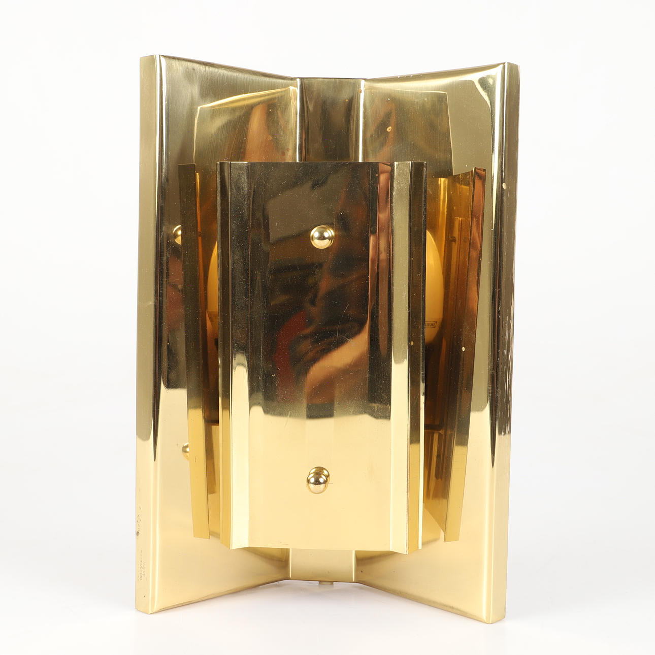 A brass wall lamp, Sölve Carlsson, Helsingborg, 1980.