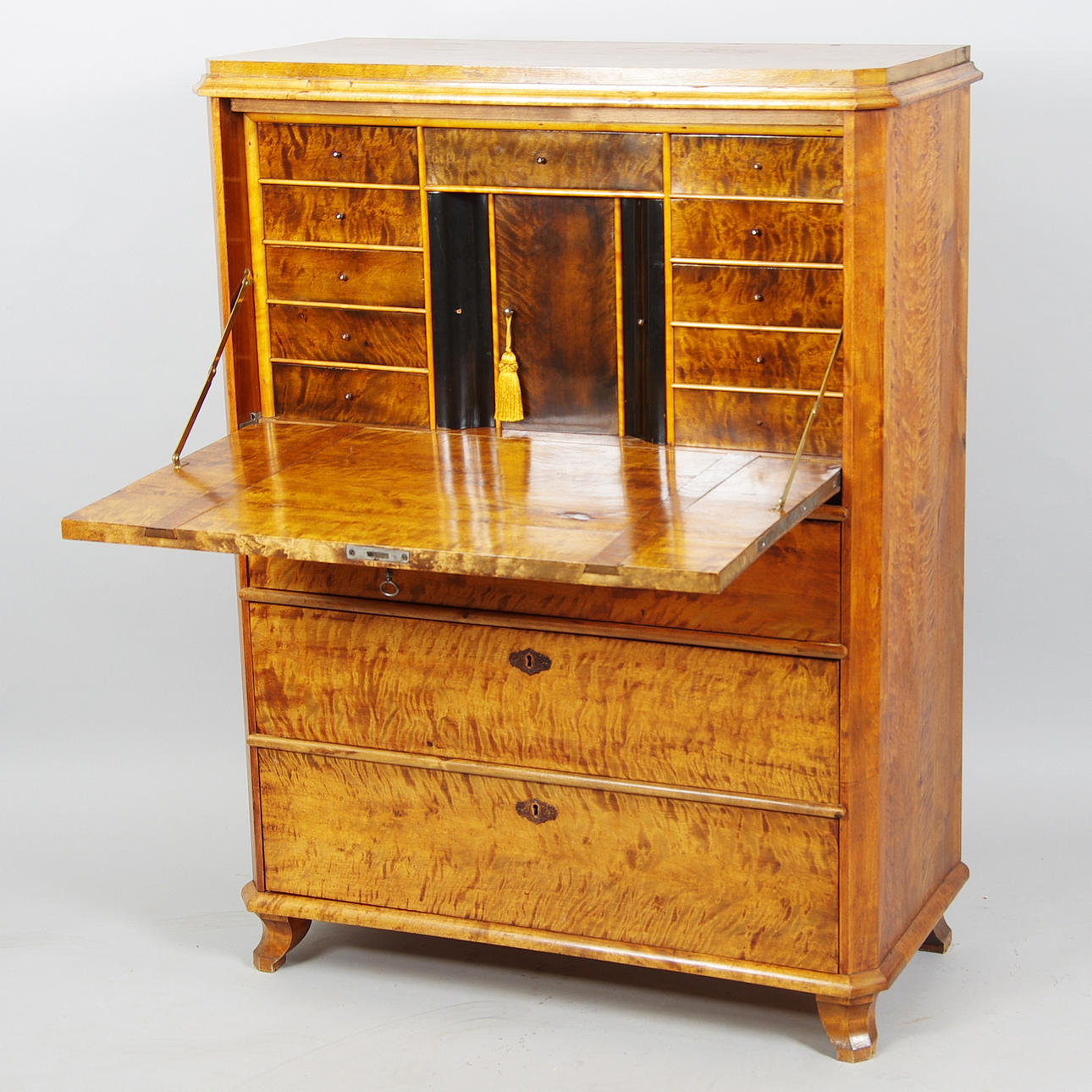 CHIFFONJÈ, björk, empire.