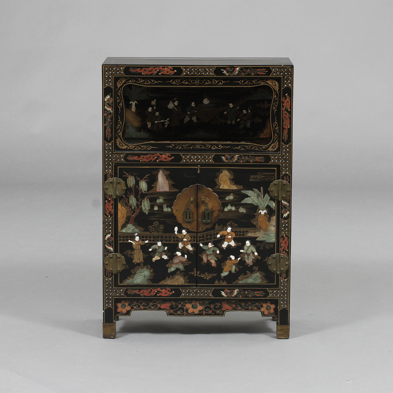 SKÅP, Kina, 1900-tal.