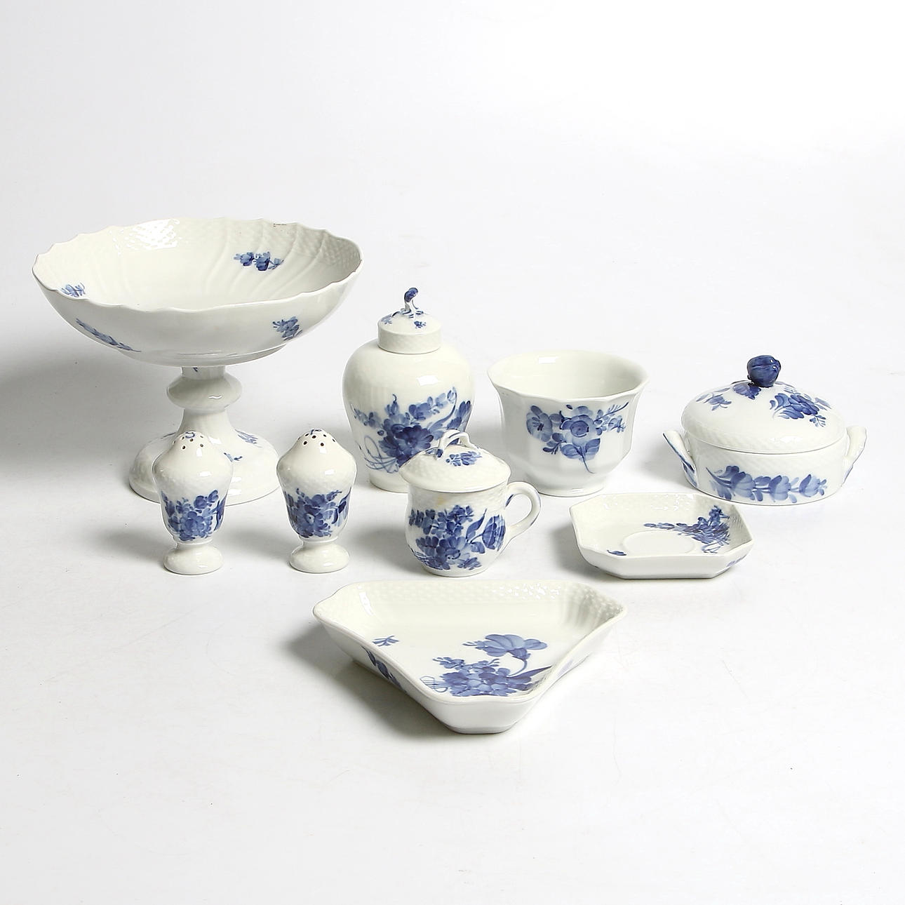 SERVISDELAR, porslin, 9 delar, "Blå Blomst", Royal Copenhagen.