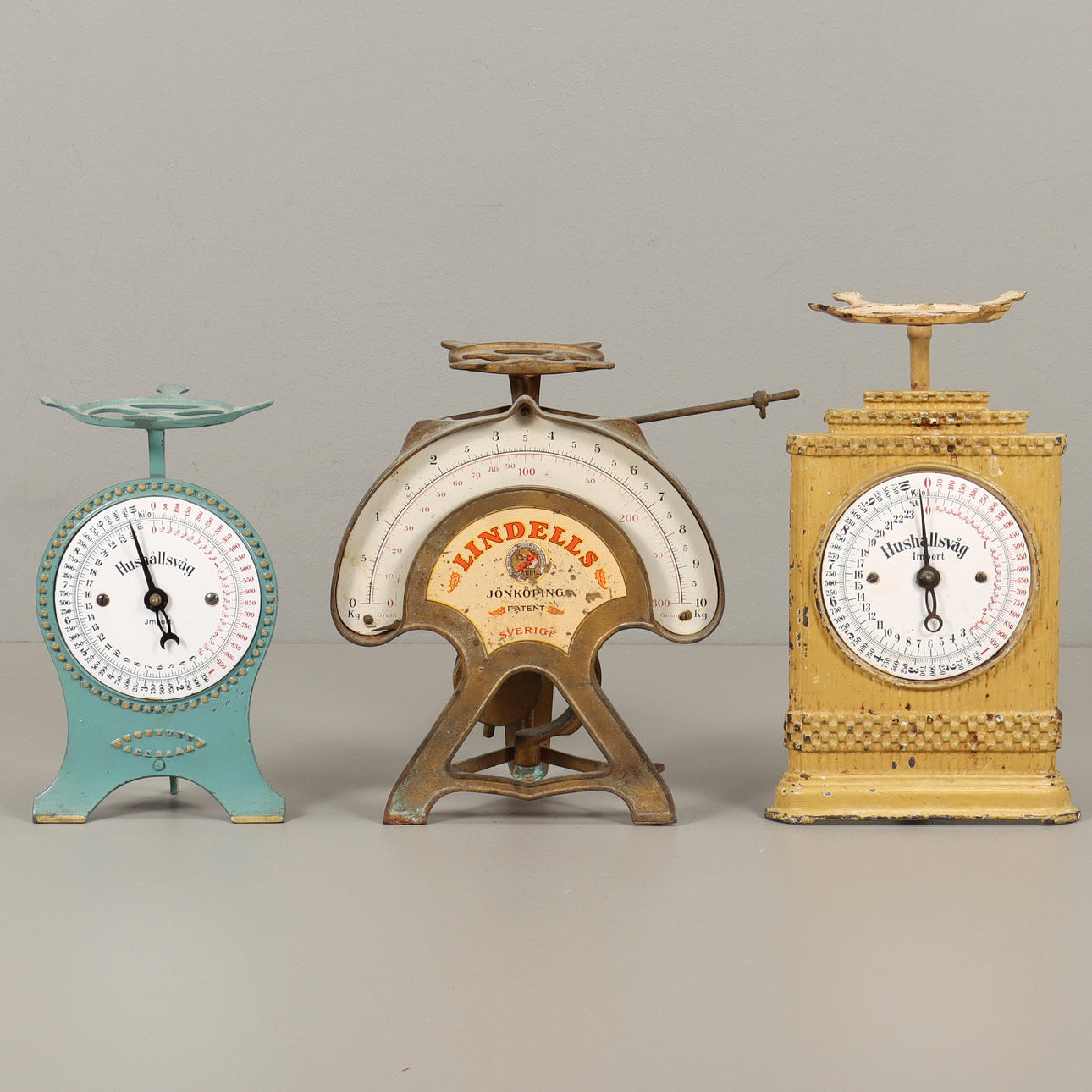 HUSHÅLLSVÅGAR, 3 stycken, 1900-tal.