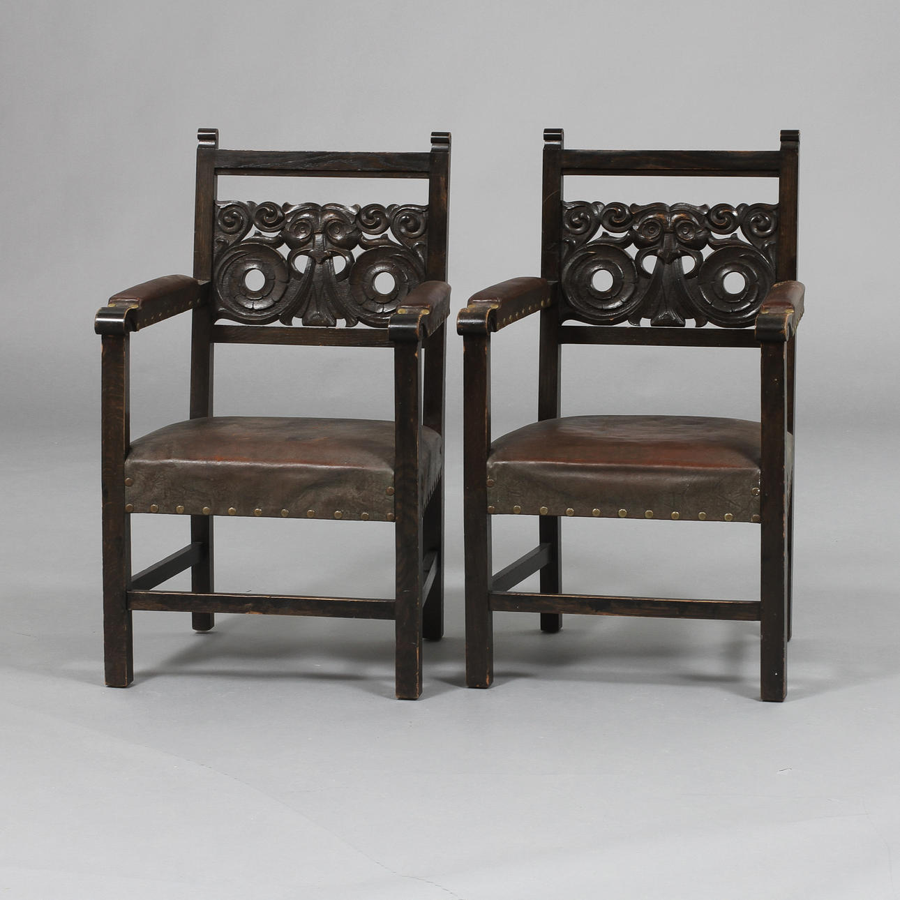 KARMSTOLAR, ett par, jugend, 1900-talets första kvartal.