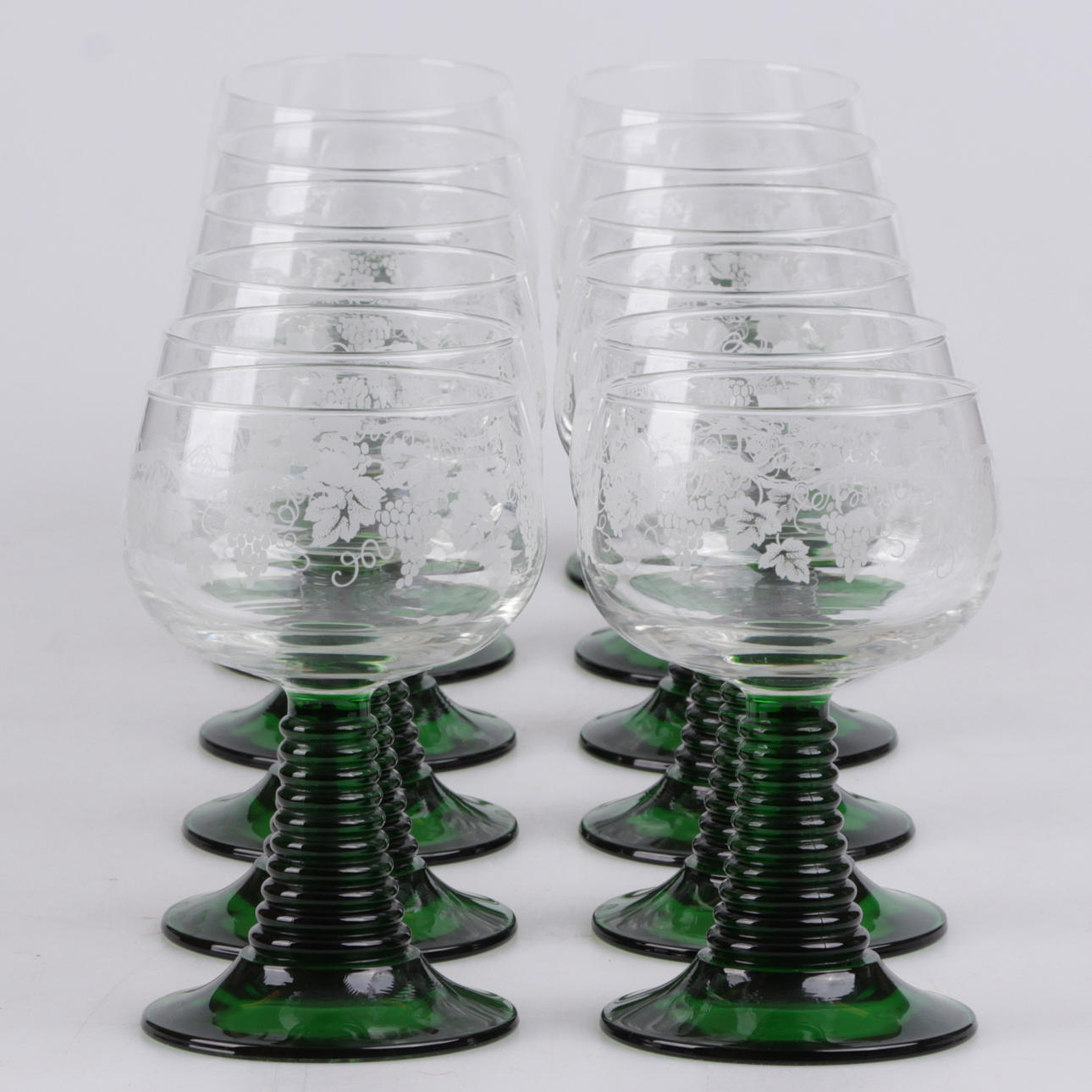 GLAS, 12 st. Remmare med dekor av vindruvor, 1900-tal.