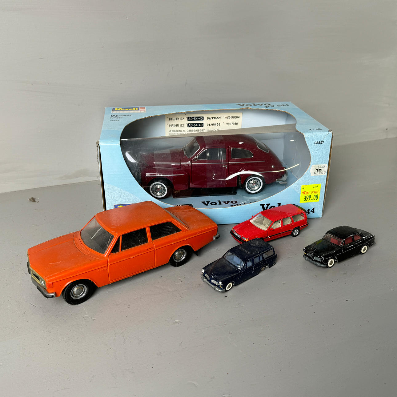 VOLVO, modellbilar, 5 st, 1900-talets andra hälft.