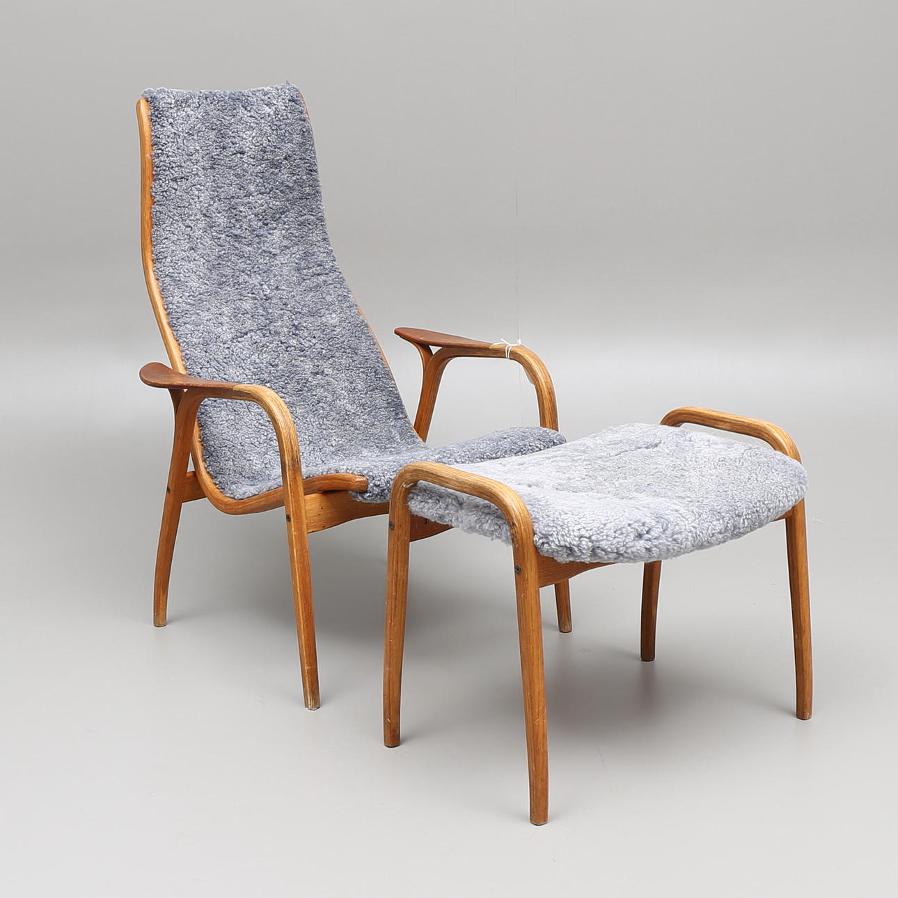 YNGVE EKSTRÖM. Fåtölj samt fotpall, "Lamino", Swedese.