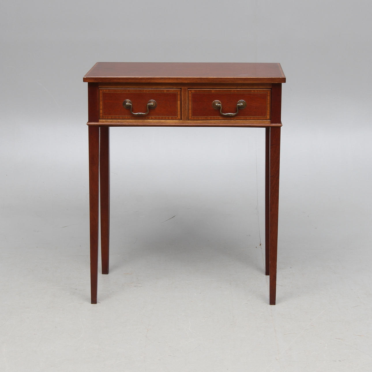 HALLBORD, med 2 lådor i sargen, Gustaviansk stil, 1900-talets andra hälft.