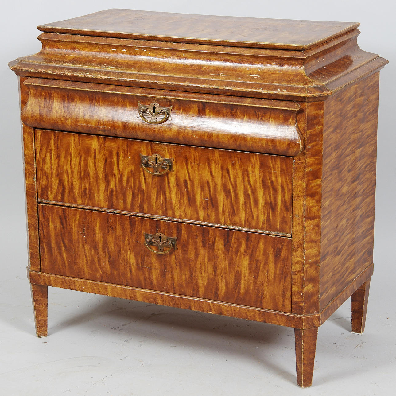 BYRÅ, 3-lådig, drickamålad, tidigt 1900-tal.