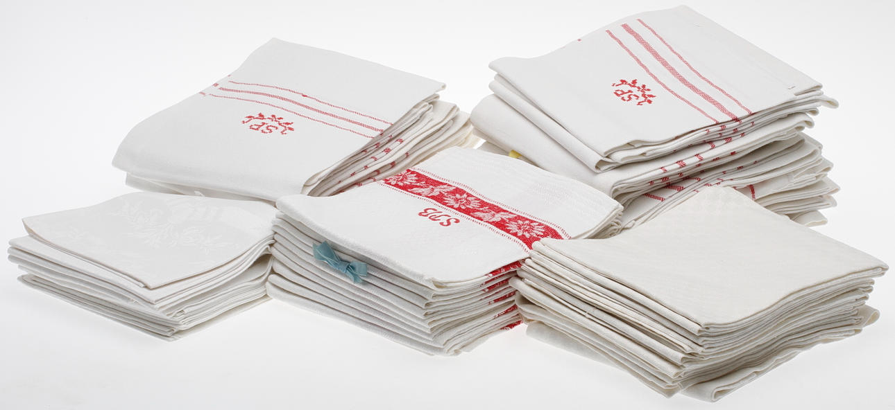 SERVETTER och HANDDUKAR, linne.