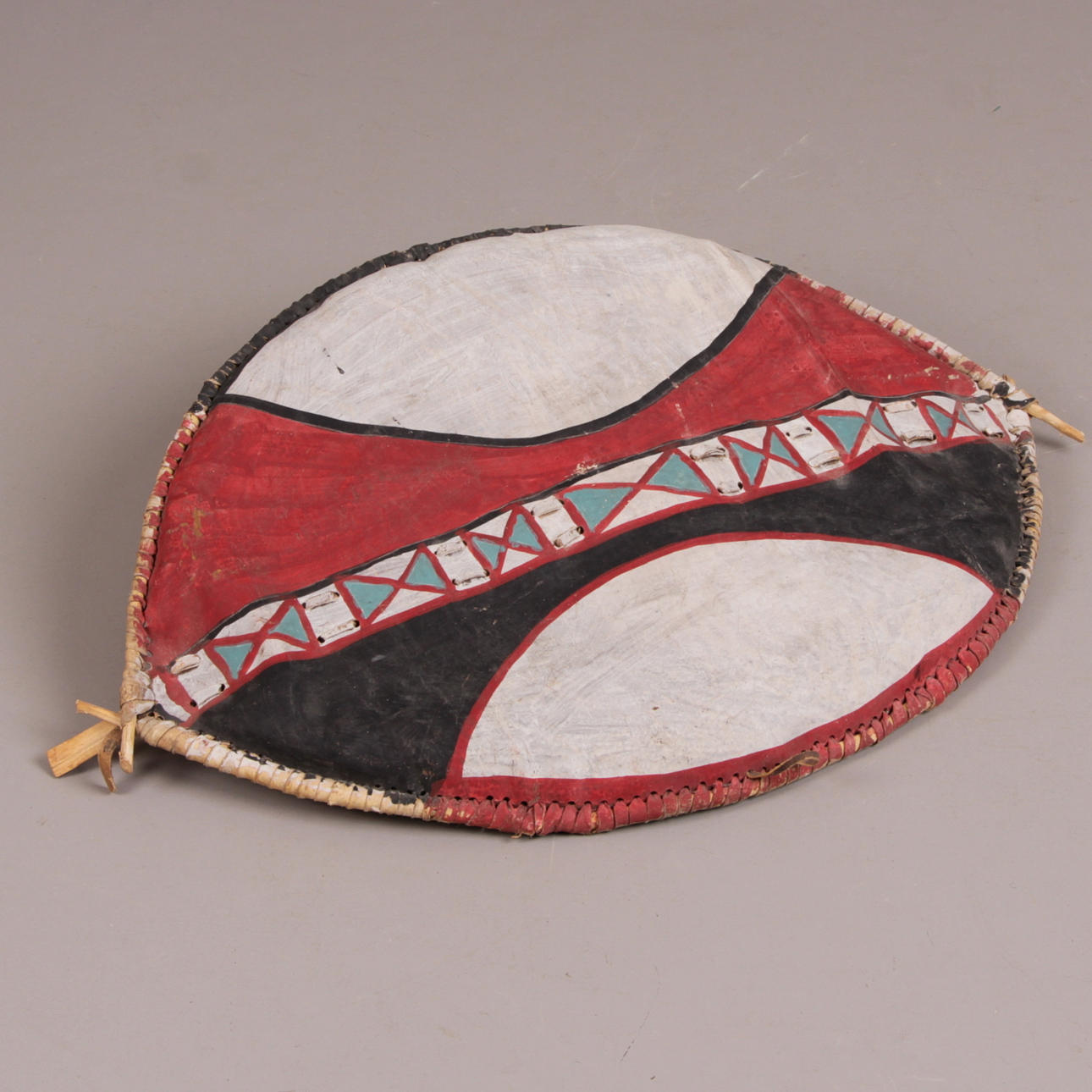 SKÖLD, trä och skinn, Afrika, 1950-tal.