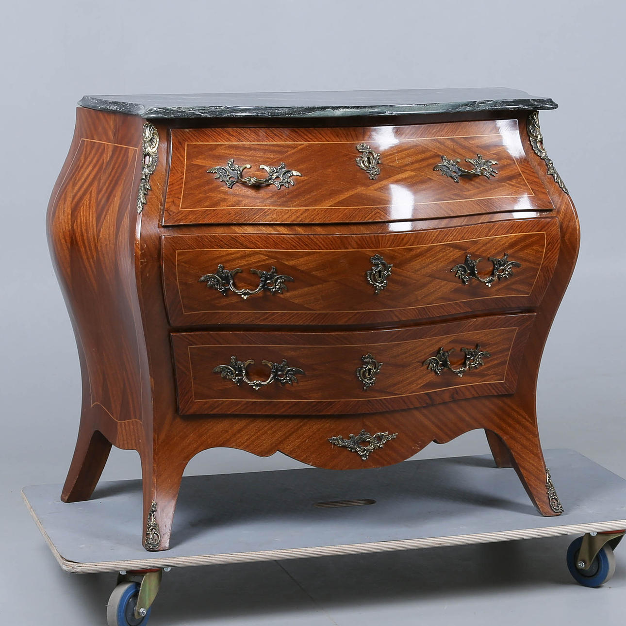 ROCOCO AGENCY, 20. Jahrhundert, Marmorplatte.