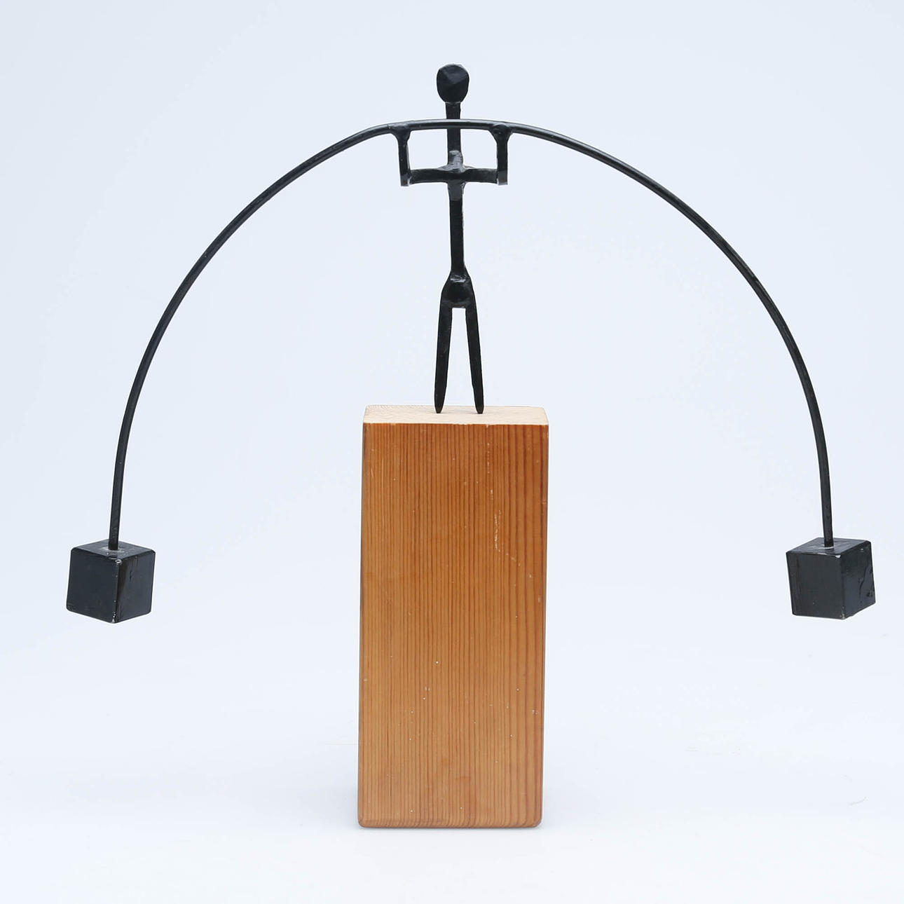 FIGURA DE EQUILIBRIO. Forja. Probablemente «Puck Stocklass».