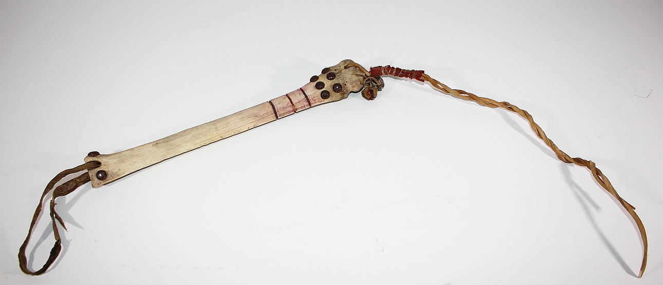 RIDPISKA, buffelben, Siox Indian 1800-tal.