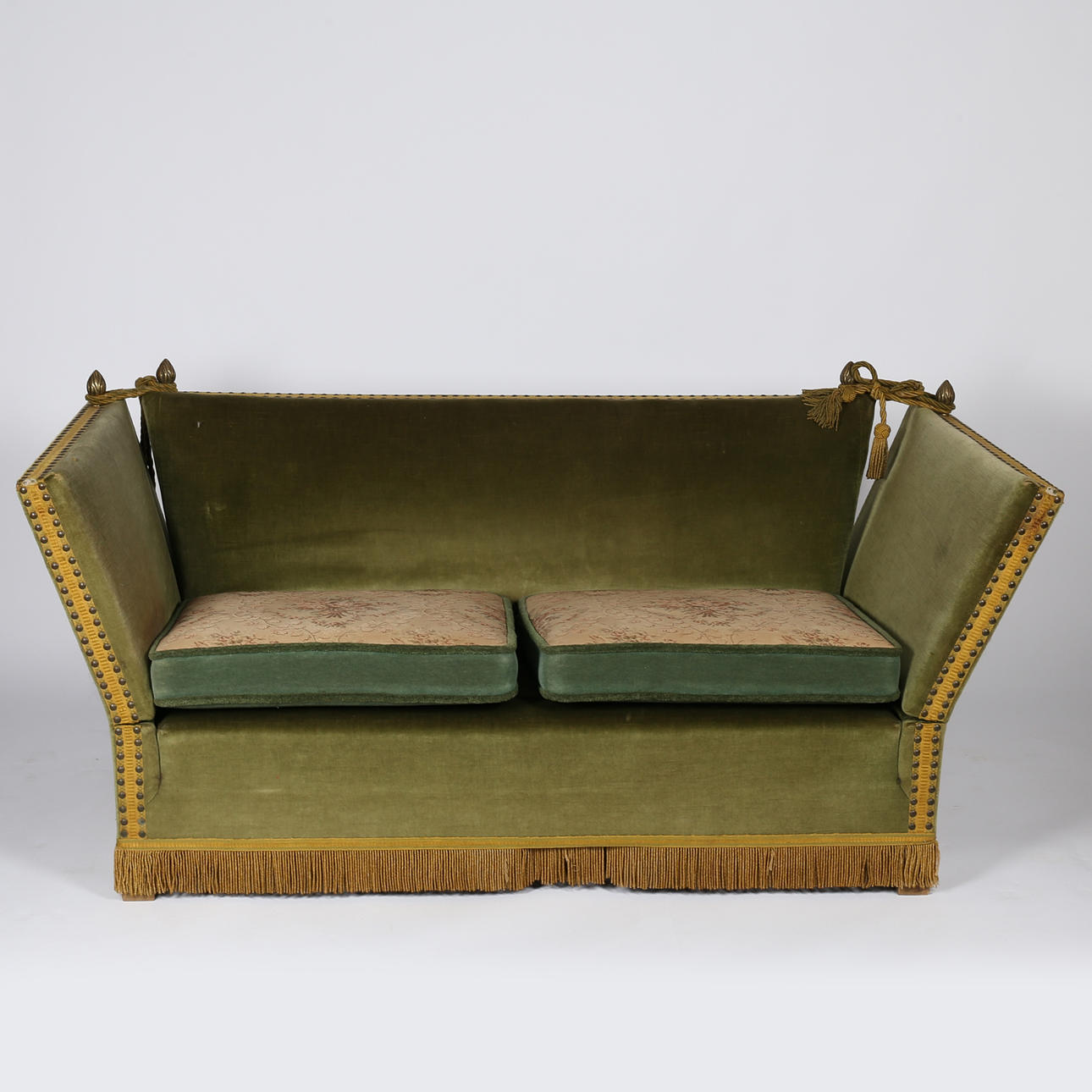 KNOLE SOFA.