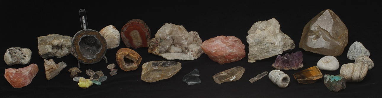 PARTI MINERALER samt FOSSILER.