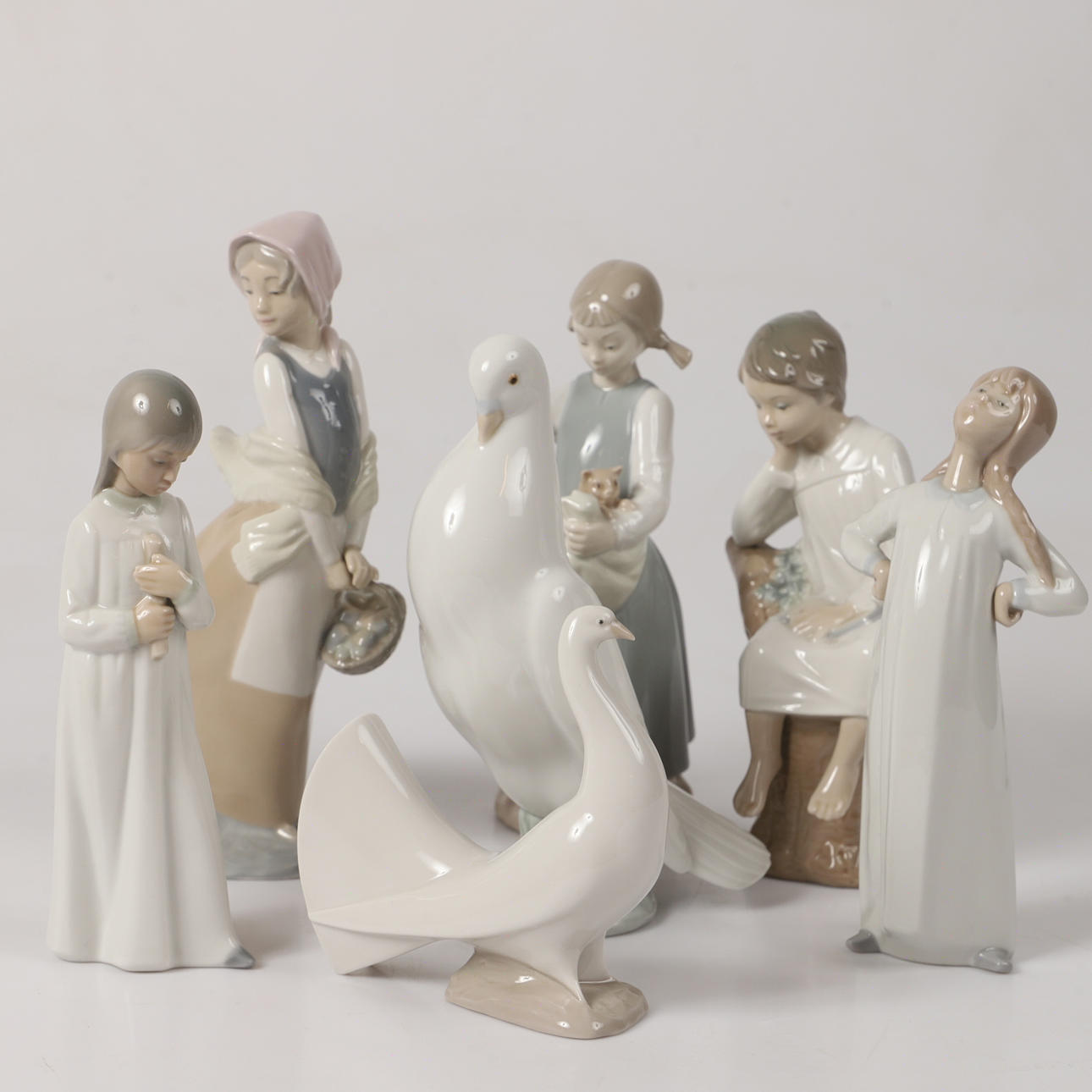 FIGURINES, 7 pieces, fol. a Lladro, Spain.