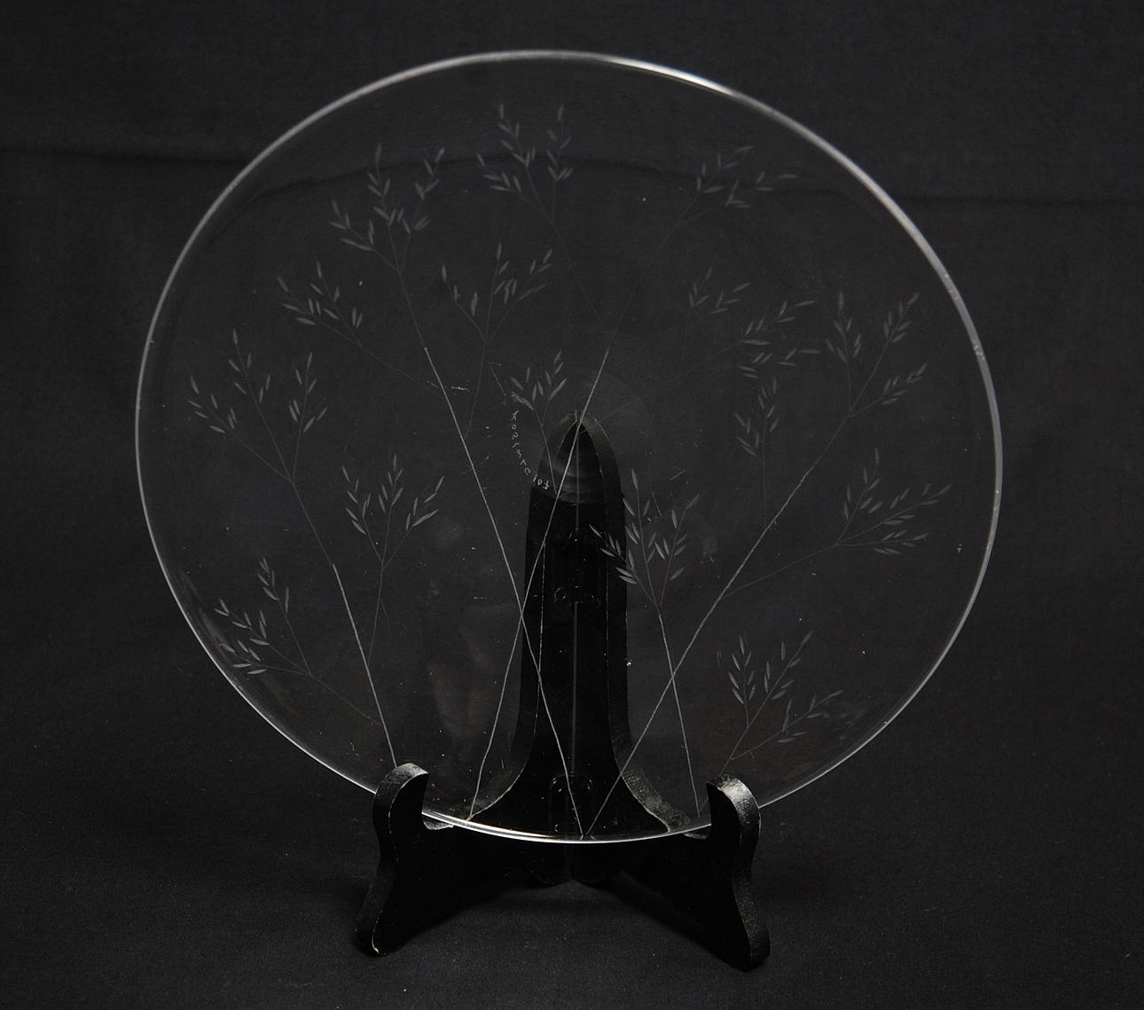 VICKE LINDSTRAND. fat glas signerat Kosta LG 107.