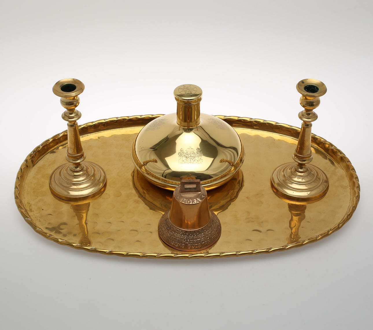 MÄSSINGSFÖREMÅL, 5 st. bland annat Morabjällra.