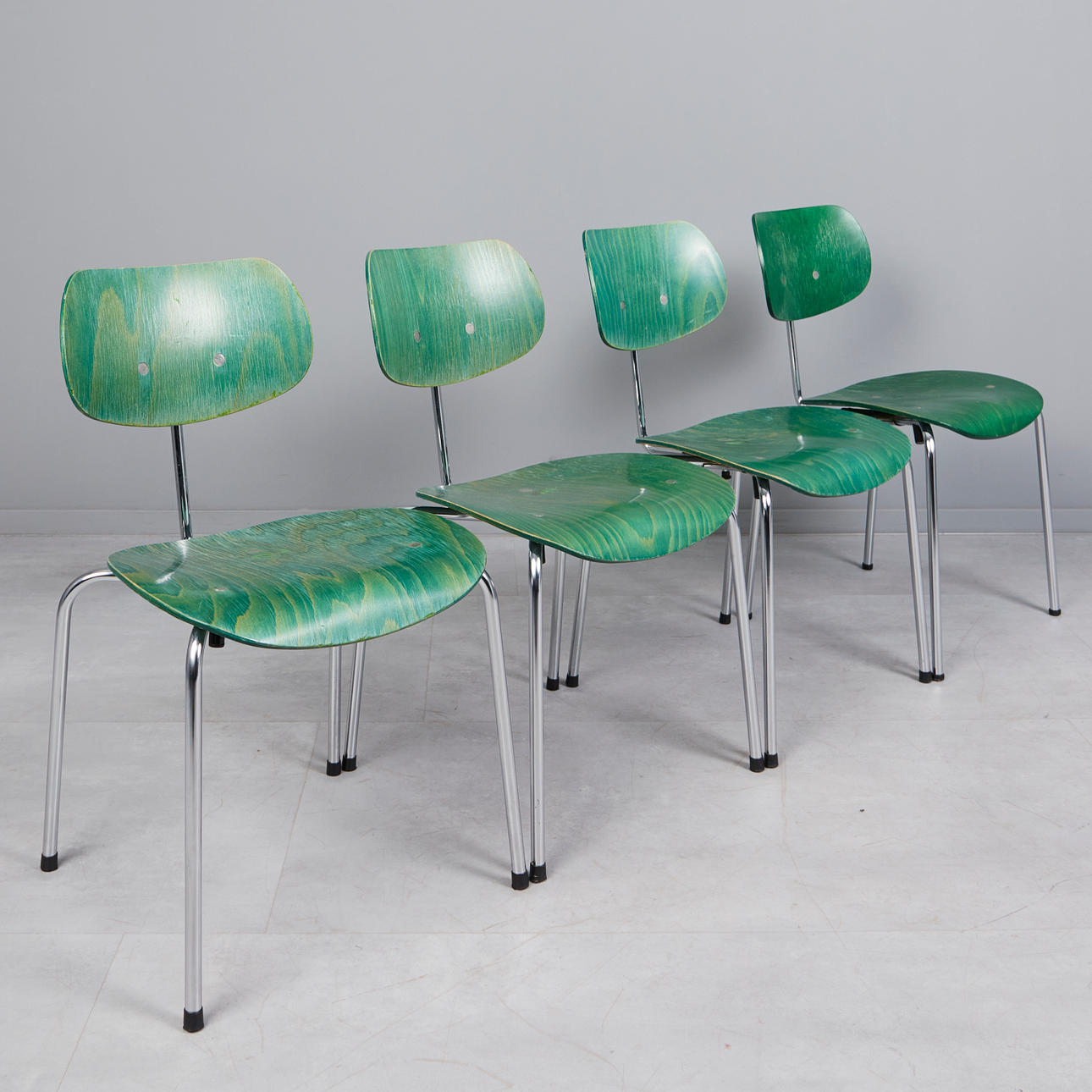 EGON EIERMANN. til Wilde+Spieth, fire stole/spisestuestole, model 'SE 68', stålrør, forkromet, bøg, glaseret, design 1951, Tyskland (4).