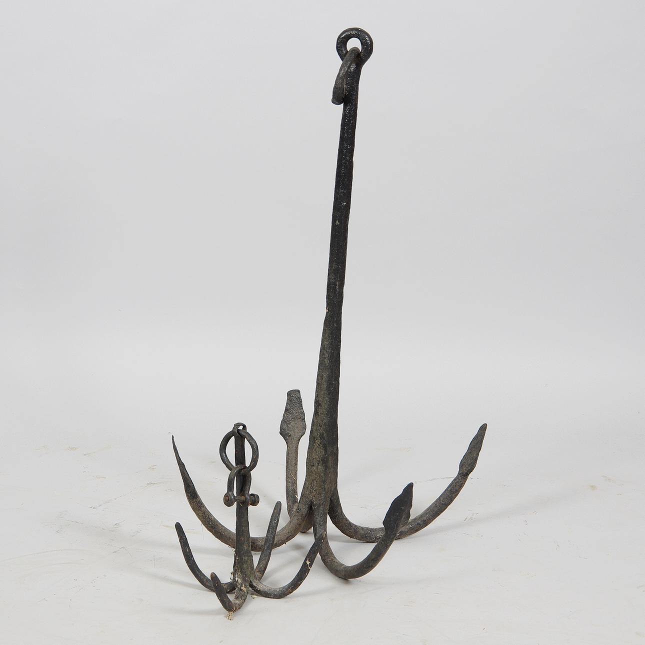 ANKARE, 2 stycken, svartmålad smide.