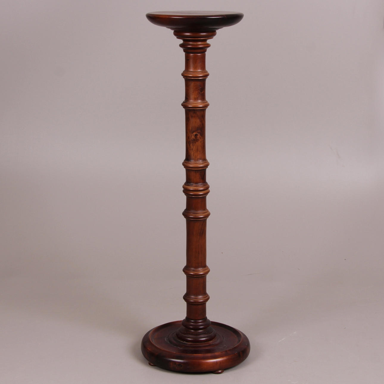 PIEDESTAL, mörkbonat samt svarvat trä, 1900-tal.