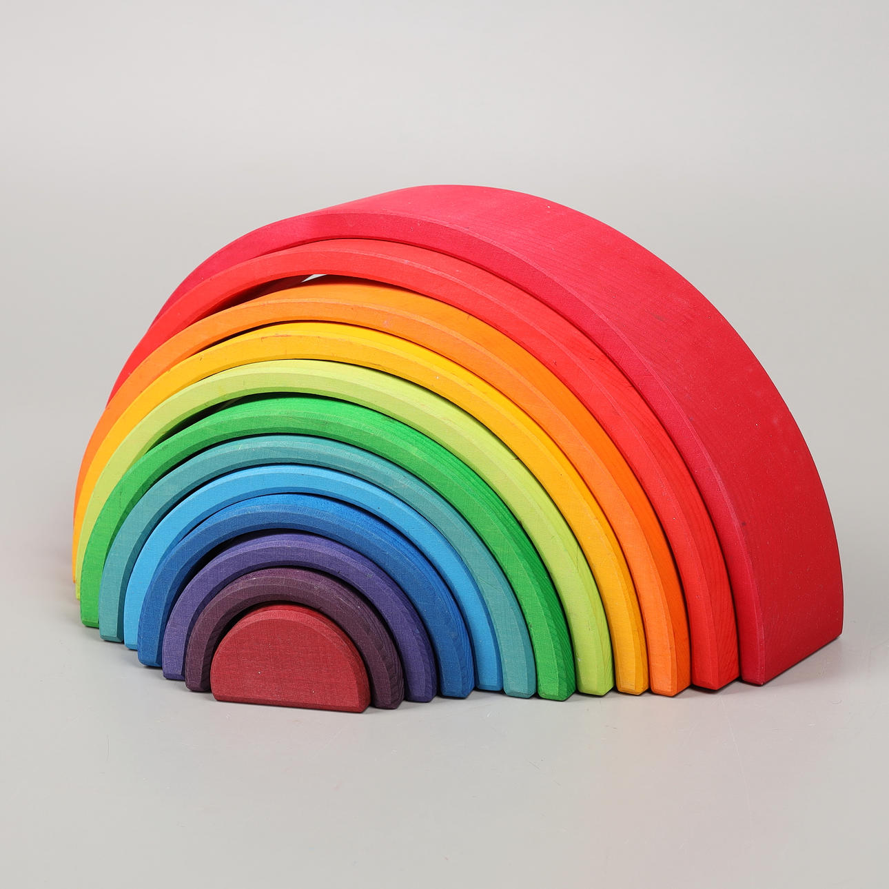 LEKSAK, "Grimms Rainbow", trä, nutida.