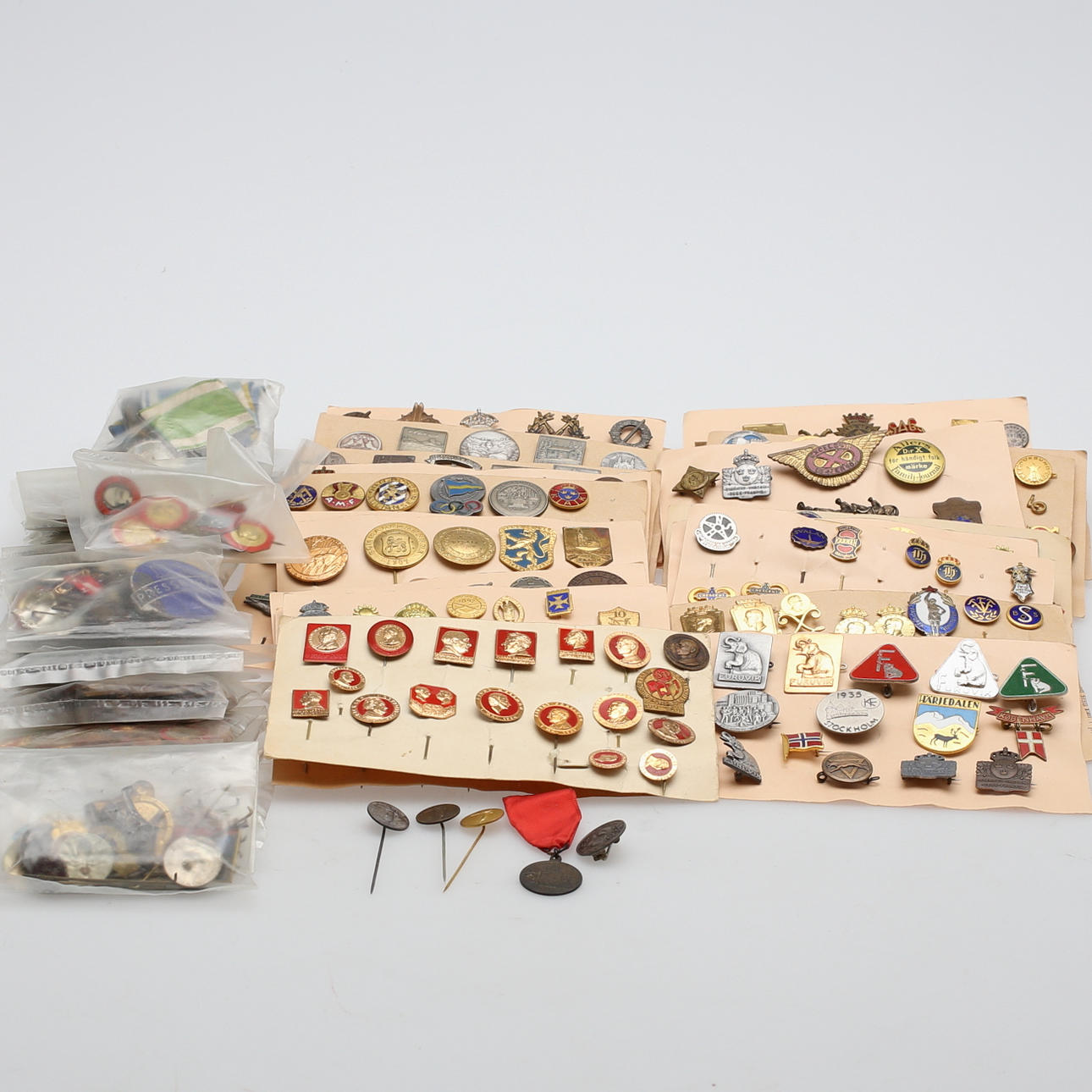 PINS samt MEDALJER, järn, brons, silver, metall, 18-1900-tal, Sverige.