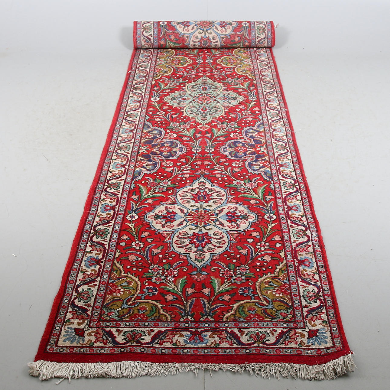 GALLERIMATTA, Täbriz. 400 x 90 cm.