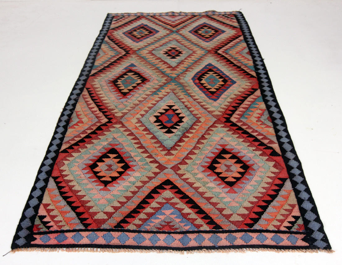 MATTA, Kelim, Harsin-Kilim, 305x140 cm.