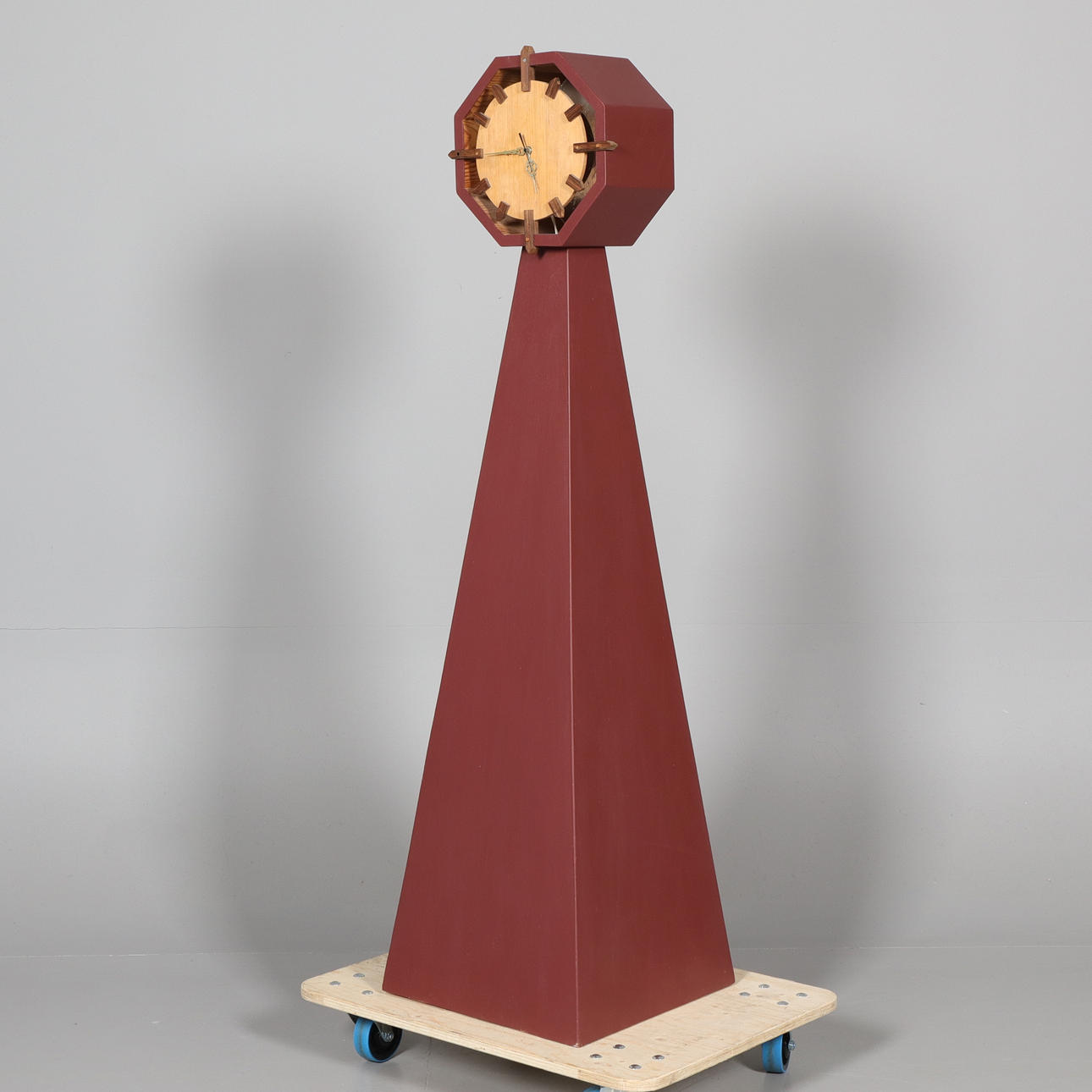 FLOOR CLOCK with lighting.