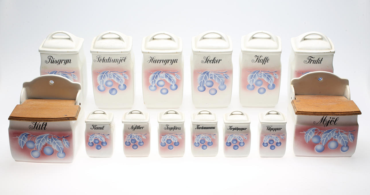 KRYDDBURKAR, keramik, 14 st, 1900-talets första hälft.