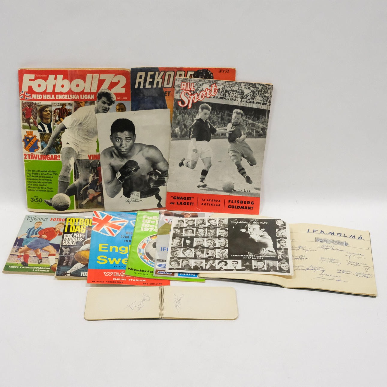 PARTI SPORTMEMORABILIA SAMT AUTOGRAFER.