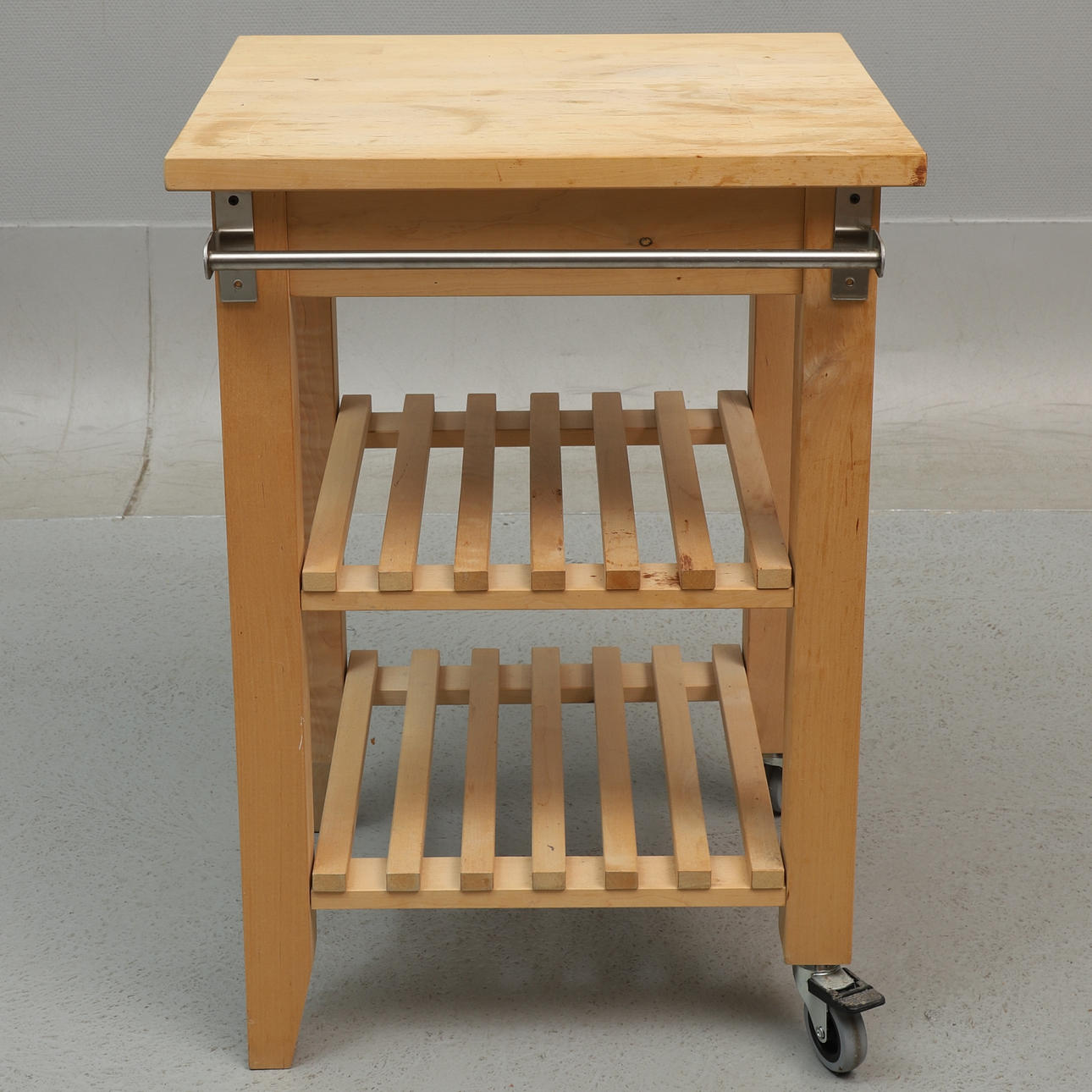 KØKKENØ/RULLEBORD, birk, 1900/2000'erne.