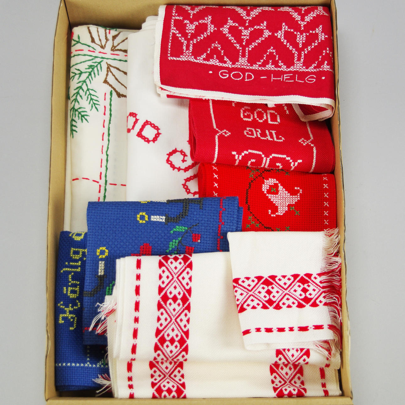 JULDUKAR, broderade.