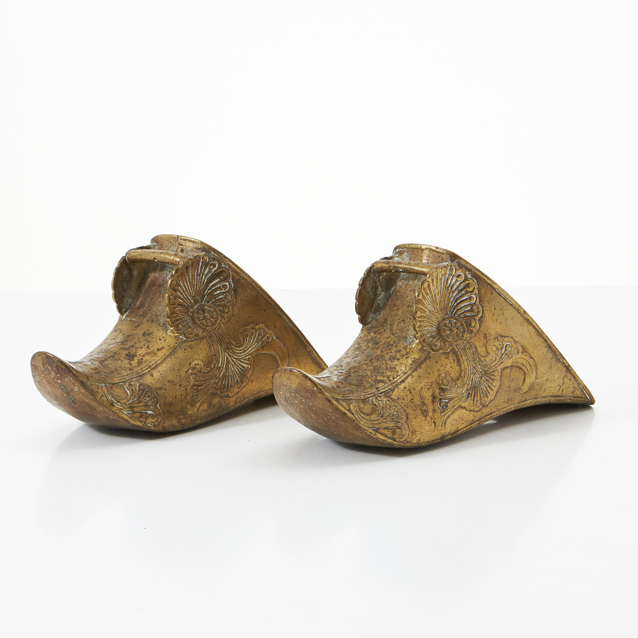 Et par stigbøjler, messing, Sydamerika.