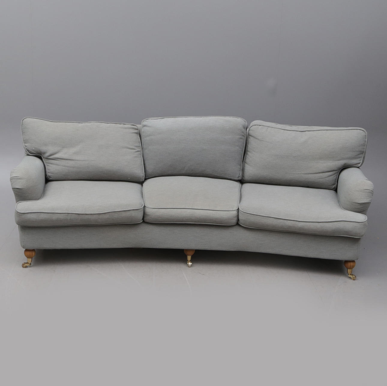 Ein Sofa, Mio, Modell Howard, modern.