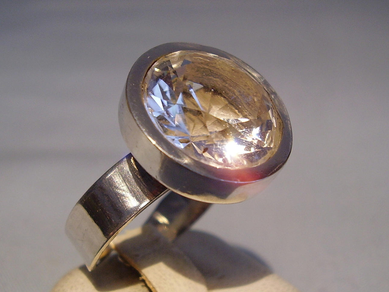 BERGKRISTALL RING DESIGNER DESIGN.