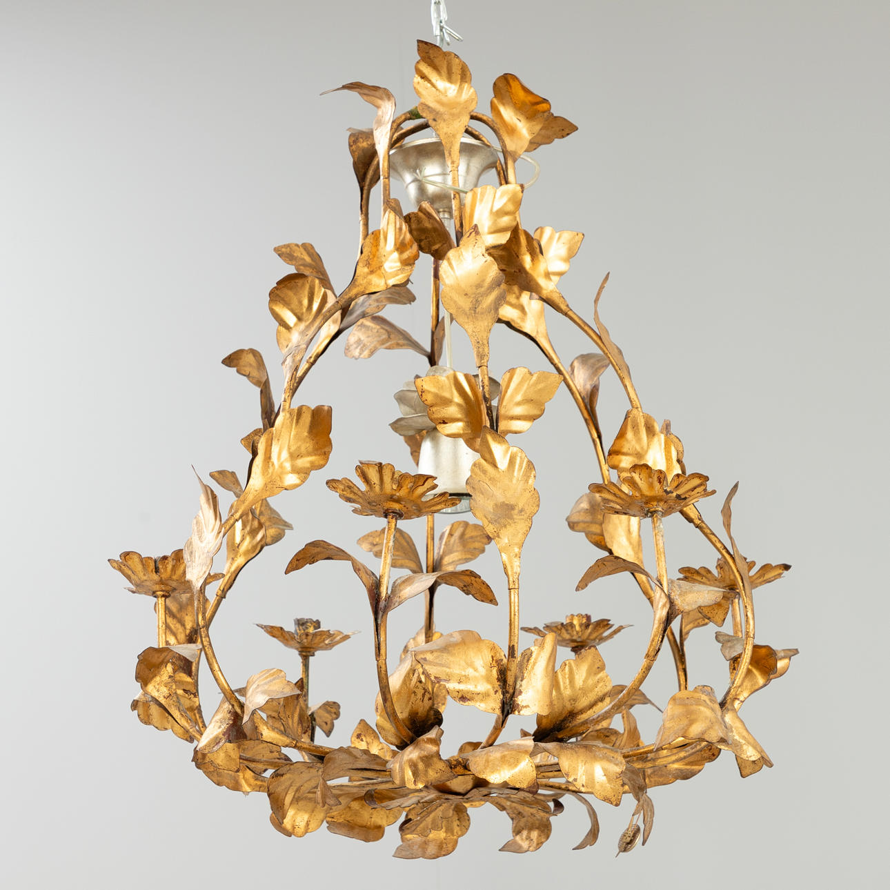 Lucienne Monique, Floraler Kronleuchter.