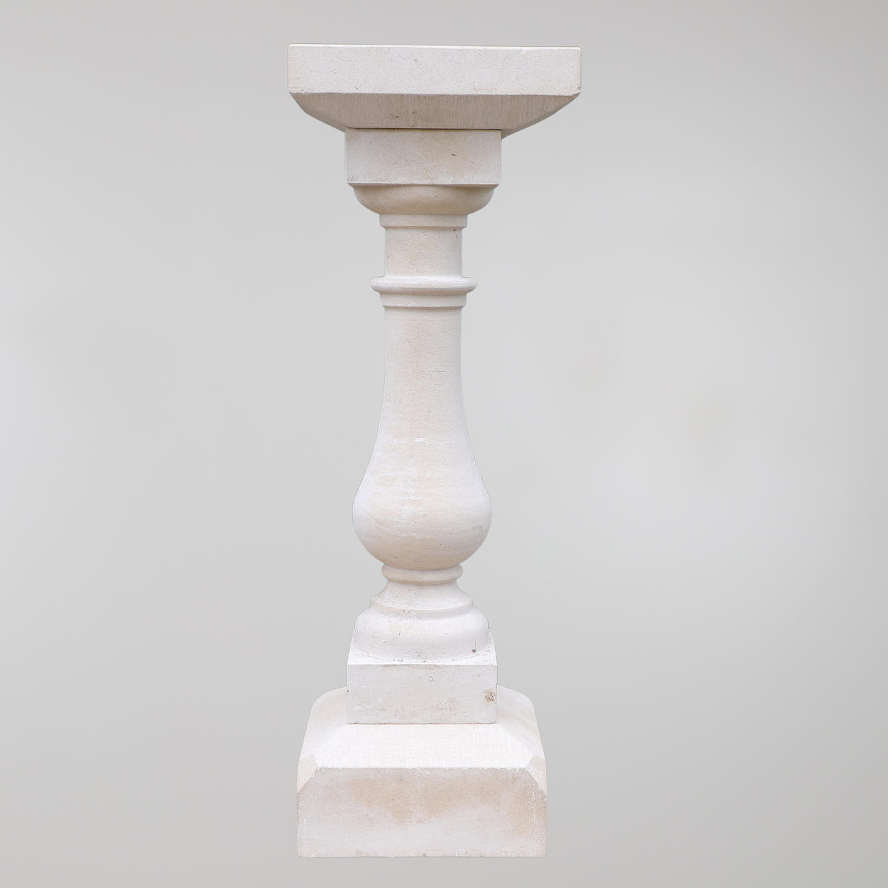 ET KALKSTENSPIEDESTAL FUGLEBAD.