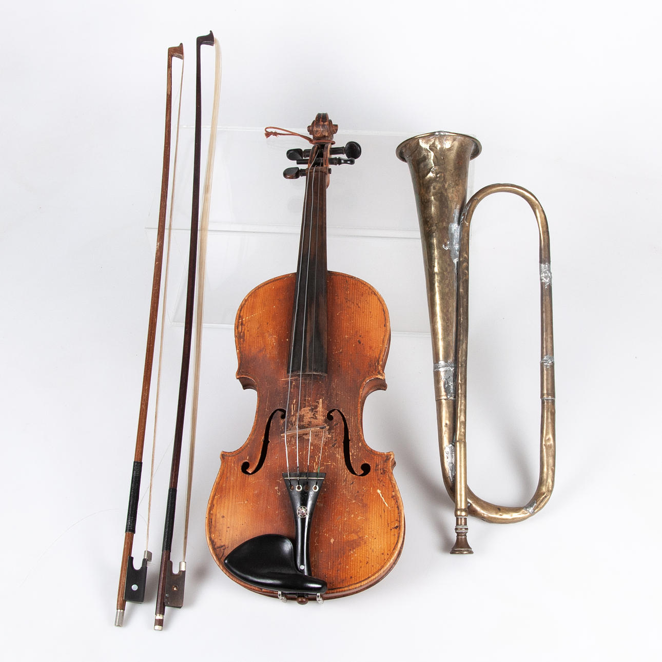 GEIGE UND SIGNALTROMPETE.