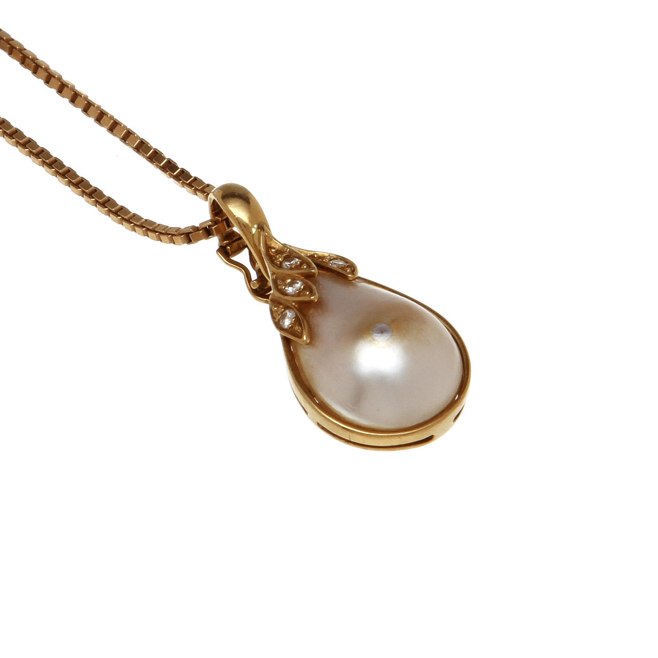 HALSKEDJA MED BERLOCK, Mabepärla, 18 K guld samt briljantslipade diamanter.
