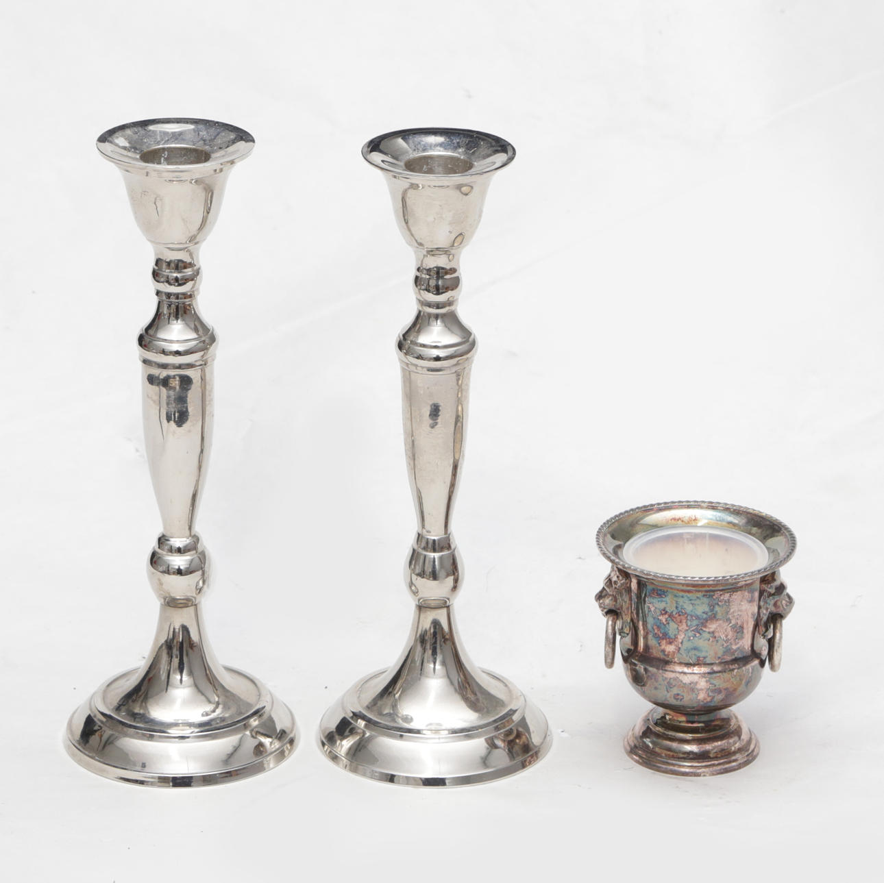 GEGENSTÄNDE AUS METALL, 3 Stück.